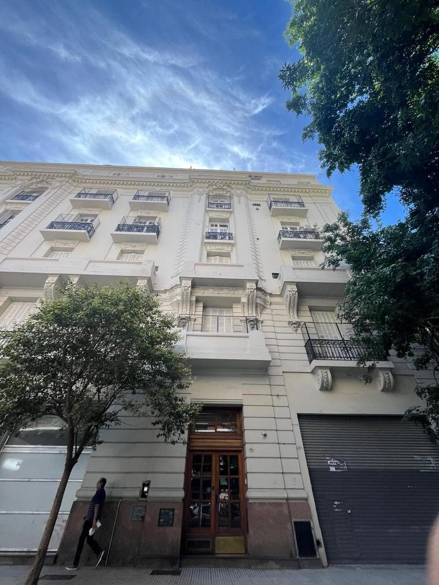 Venta Semi piso 5 amb muy amplio, balcon al frente Ideal para uso Profesional Balvanera - 1