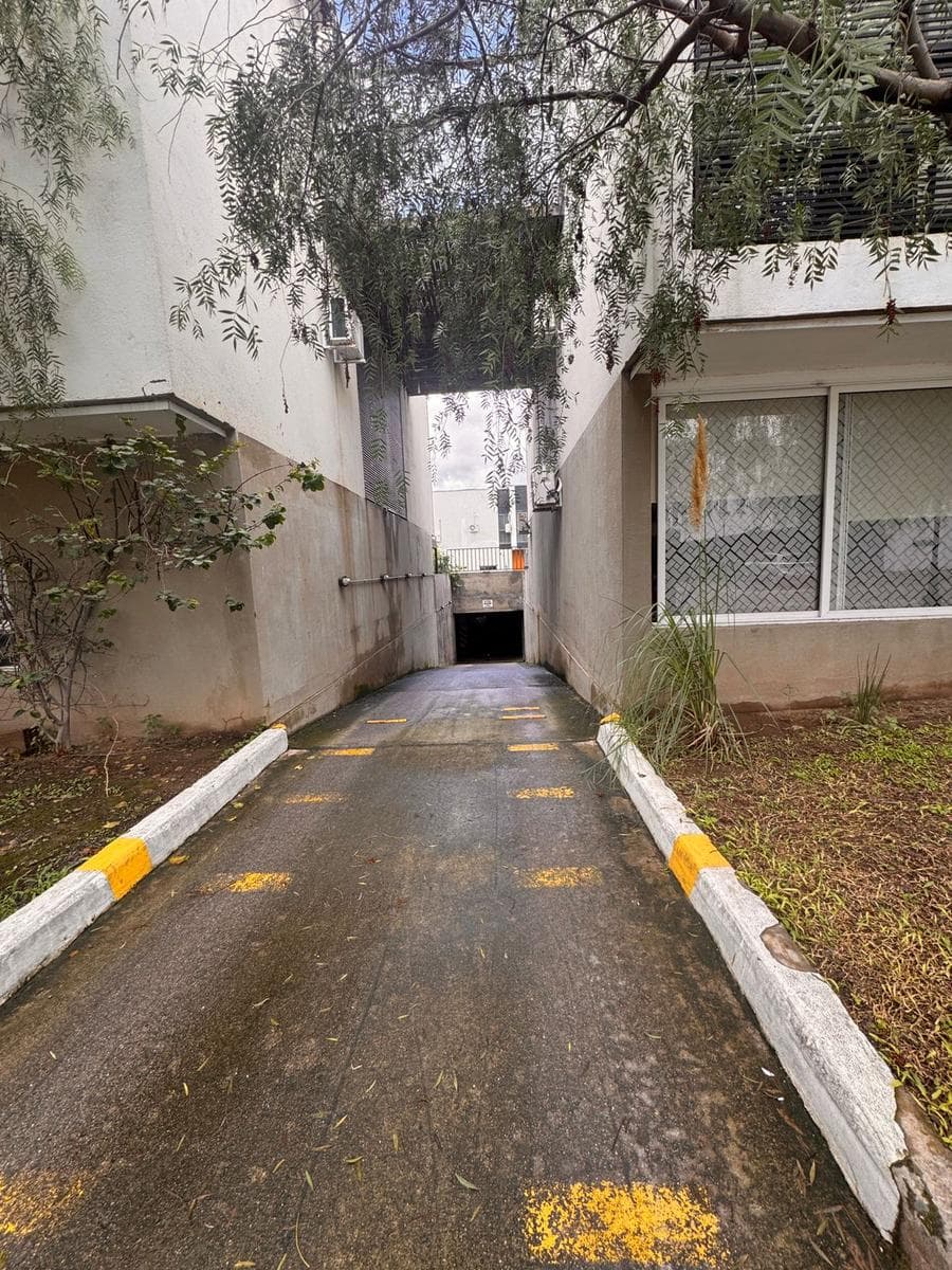 VENTA DE COCHERA EN COMPLEJO HOLMBERG - 1