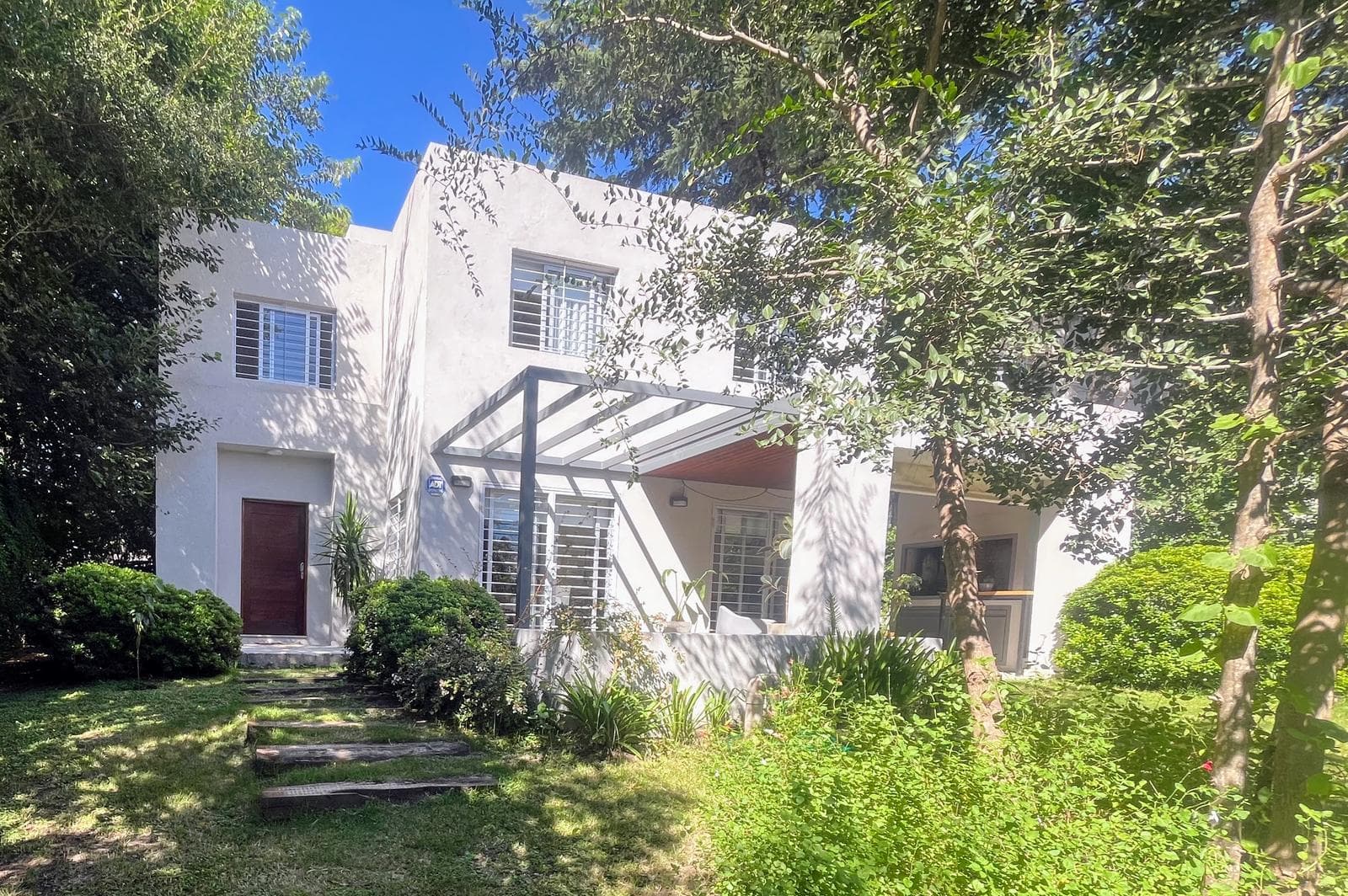 Casa en venta Villa Allende apto crédito en Housing tres dormitorios - 1