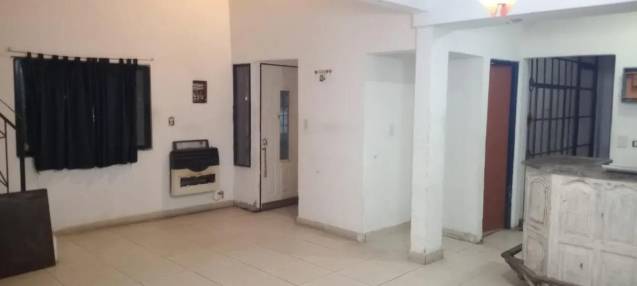 Casa en venta - 3 Dormitorios 1 Baño - Ezeiza - 1