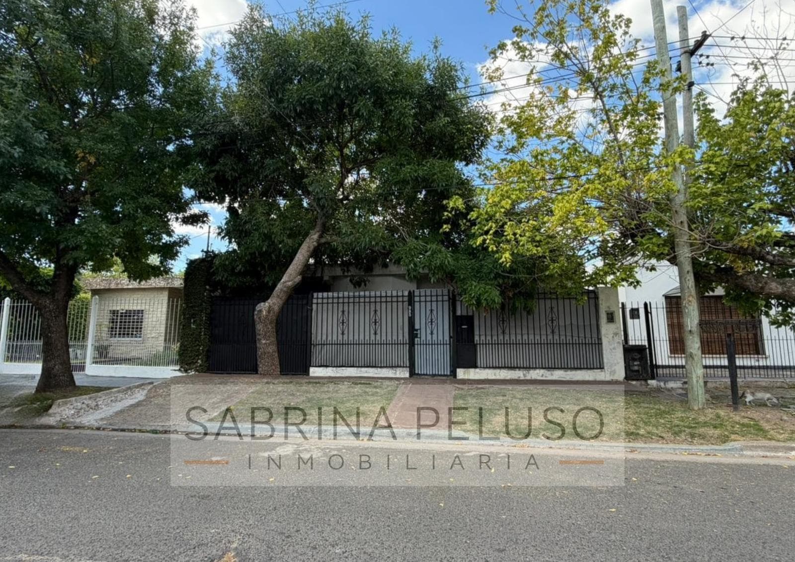 Casa en Venta Merlo con Parque y Entrada de Autos Pasante - 1