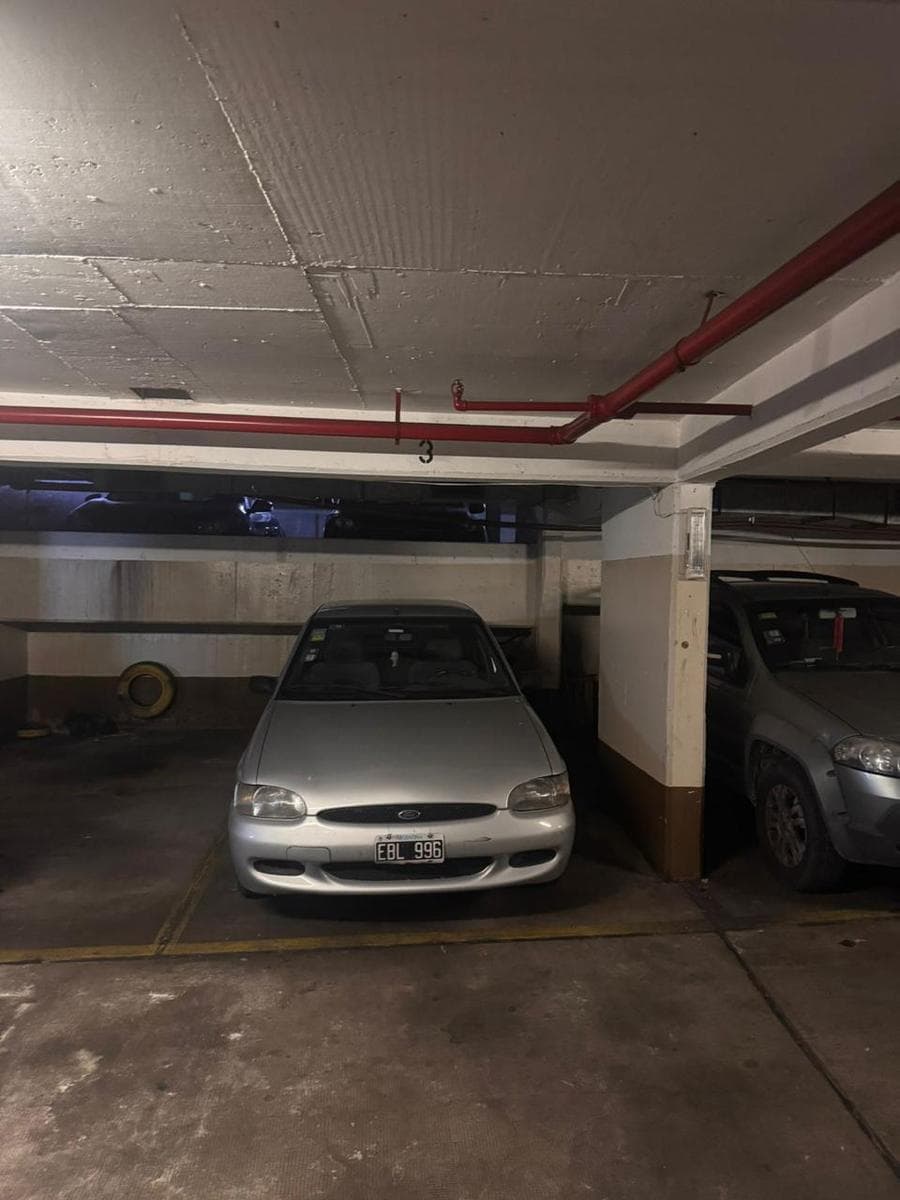 Cochera en Almagro - 1