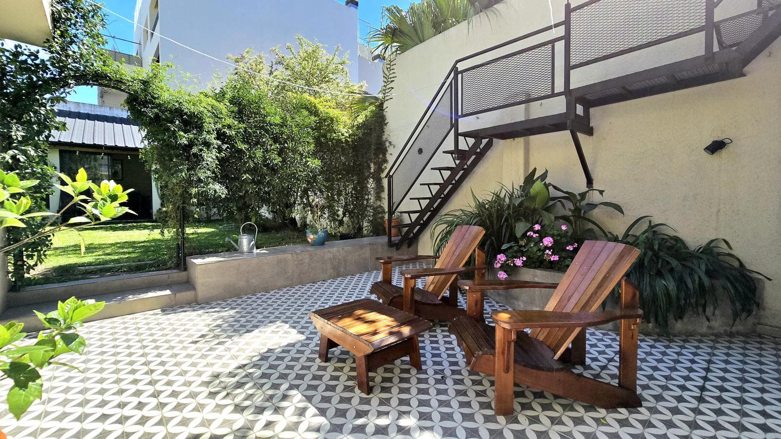 VENTA 3 AMBIENTES CON COCHERA, PATIO Y QUINCHO - 1