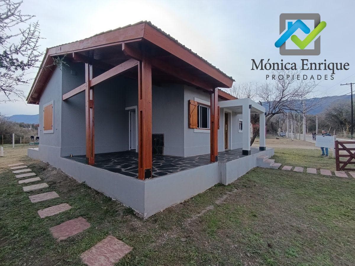 Venta de Casa en Carpinteria, Sobra Asfalto a metros de Plaza Principal - 1