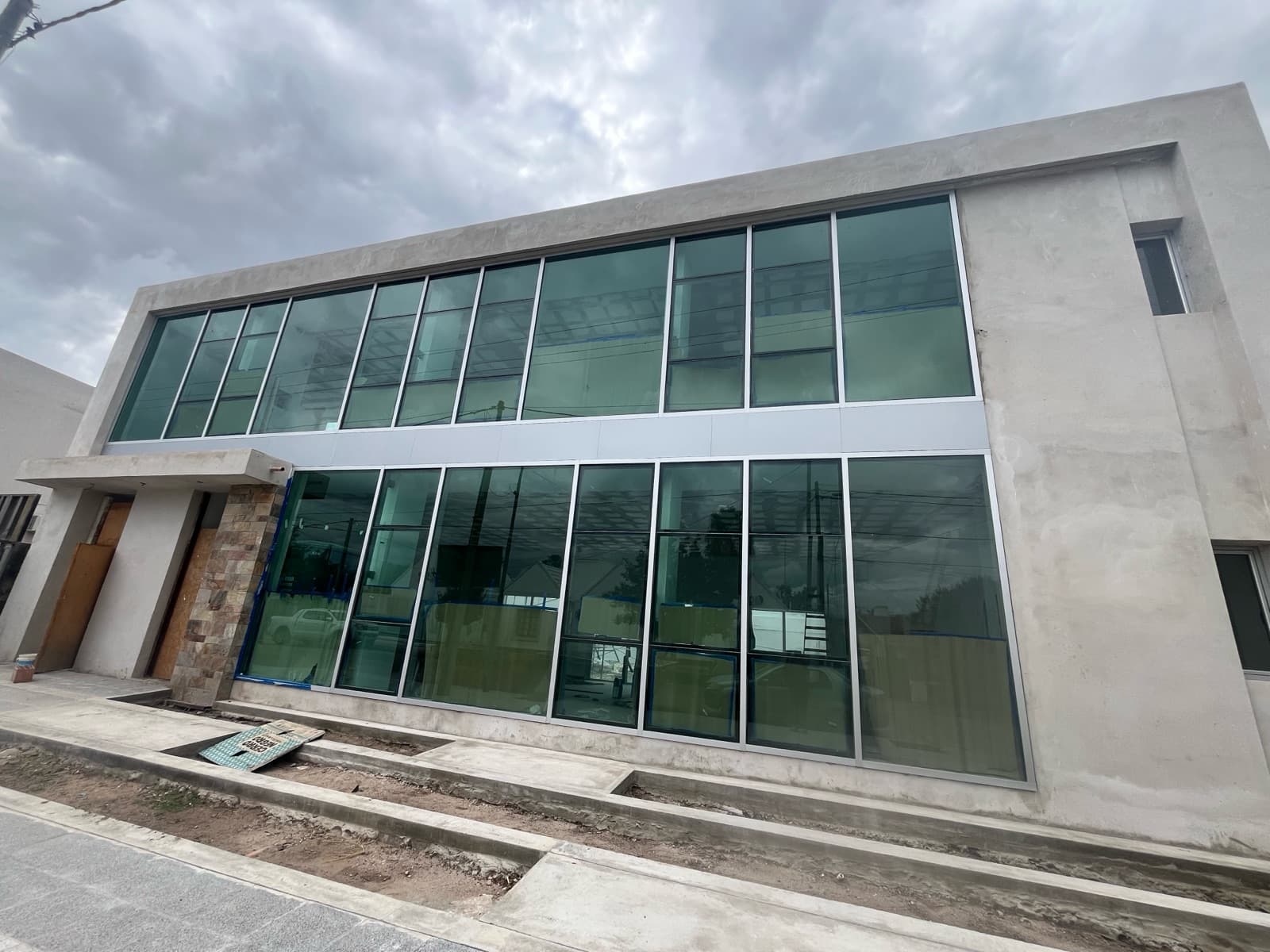 Local - Oficina importante en Alquiler Cerro De Las Rosas 299m2 cubiertos - 1