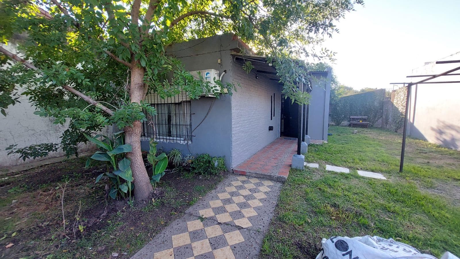 VENTA CASA 3 AMBIENTES - COCHERA Y JARDIN - SAN MIGUEL - 1