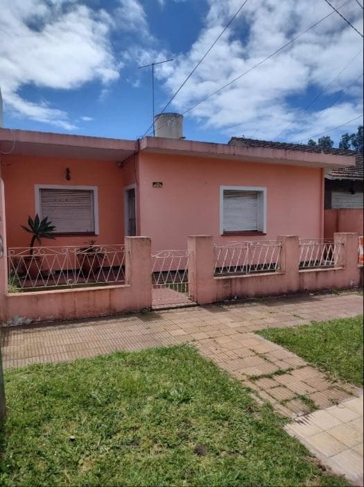 Casa en venta - 3 Dormitorios 1 Baño - Malvinas Argentinas - 1