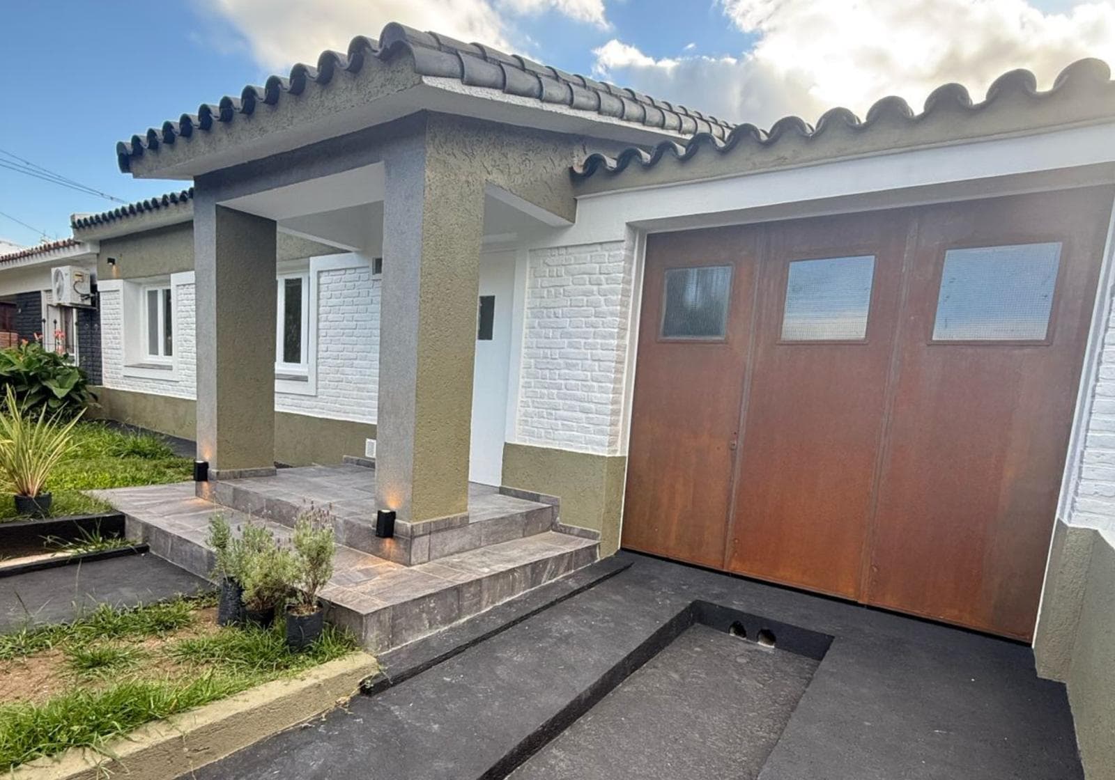 CASA EN VENTA EN LA FALDA - 1