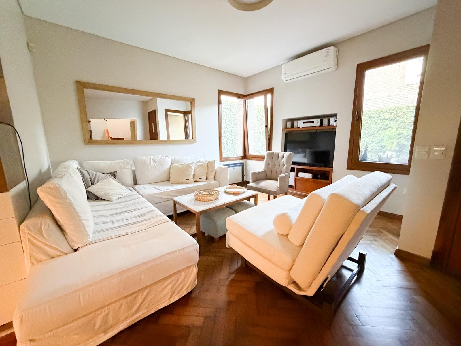 Venta Casa 4 ambientes en Acassuso con parque y Pileta - 1