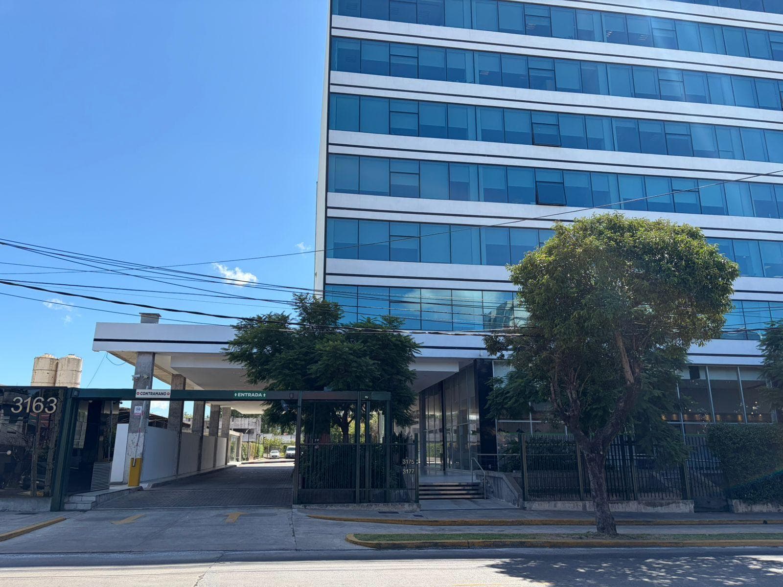 Alquiler de Oficina Amoblada en Edificio NODUS 160M2 – Villa Martelli (Incluye gastos) - 1