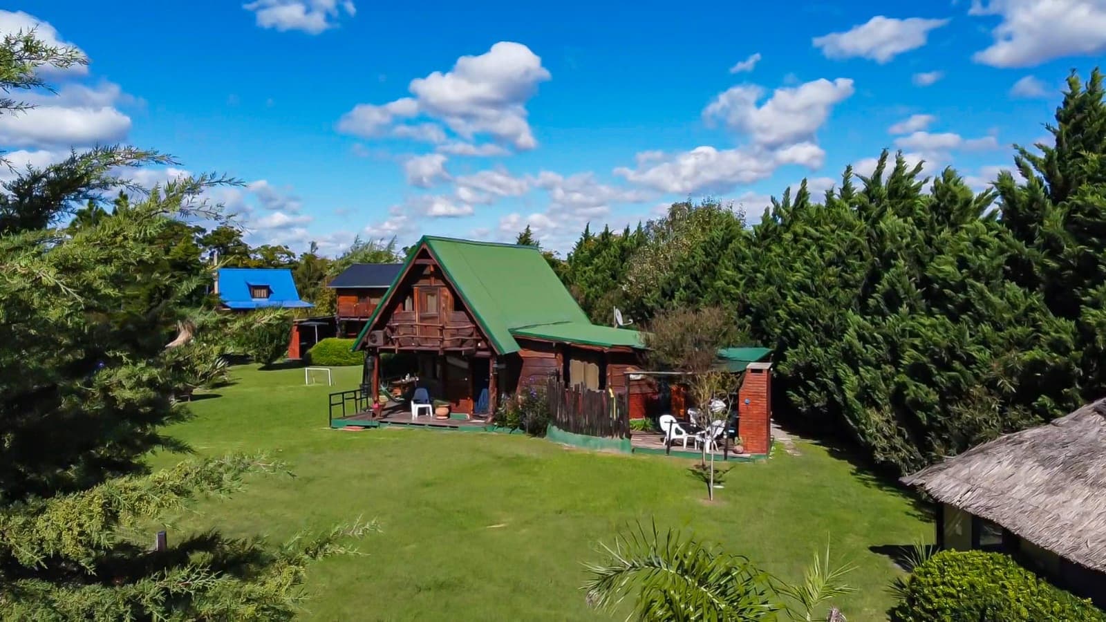 Complejo de cabañas a la venta en Oliveros - 1