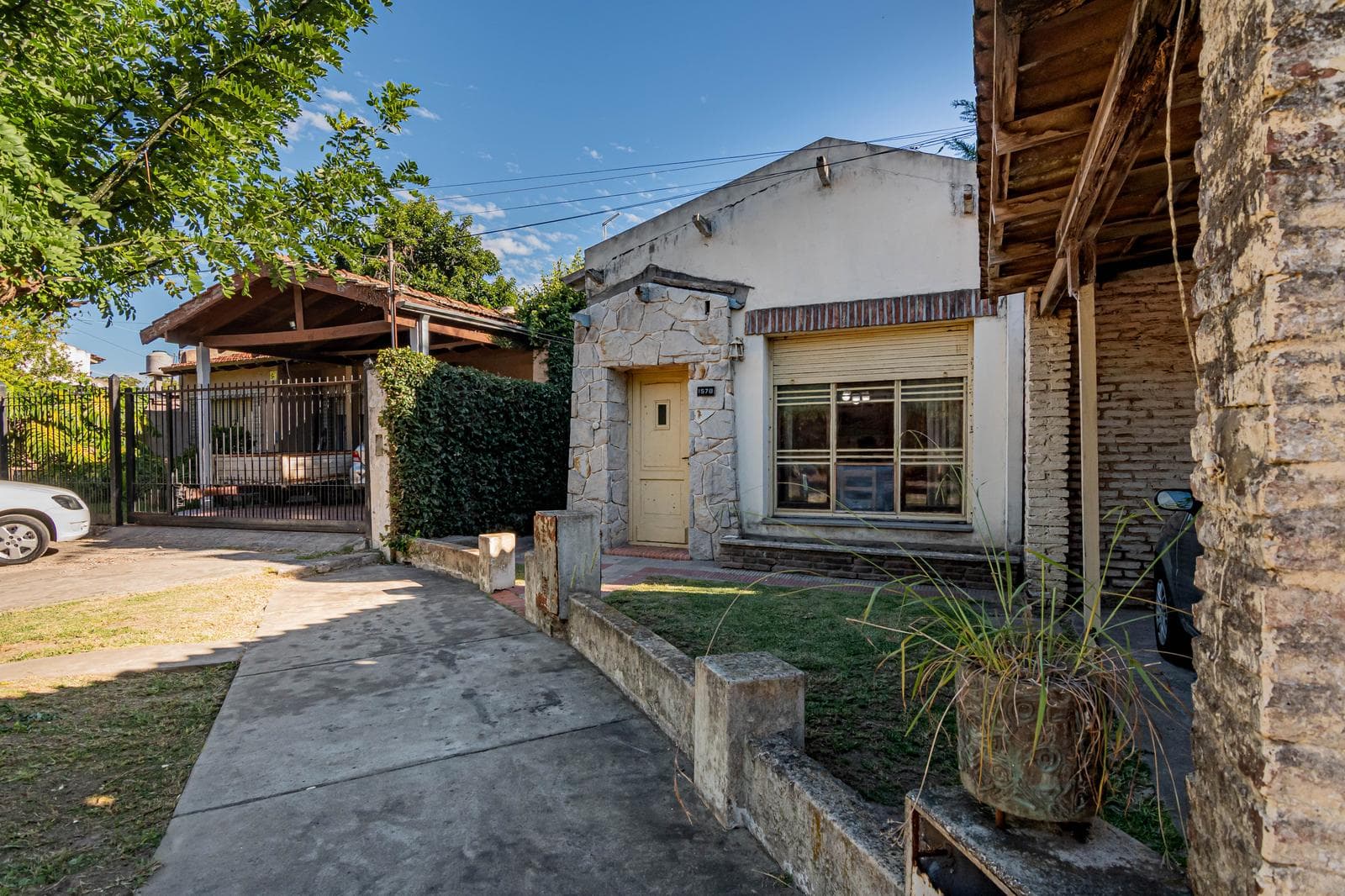 Casa de dos dormitorios en B° Jardin calle 116 entre 409 y 410 (Apta Banco) - 1