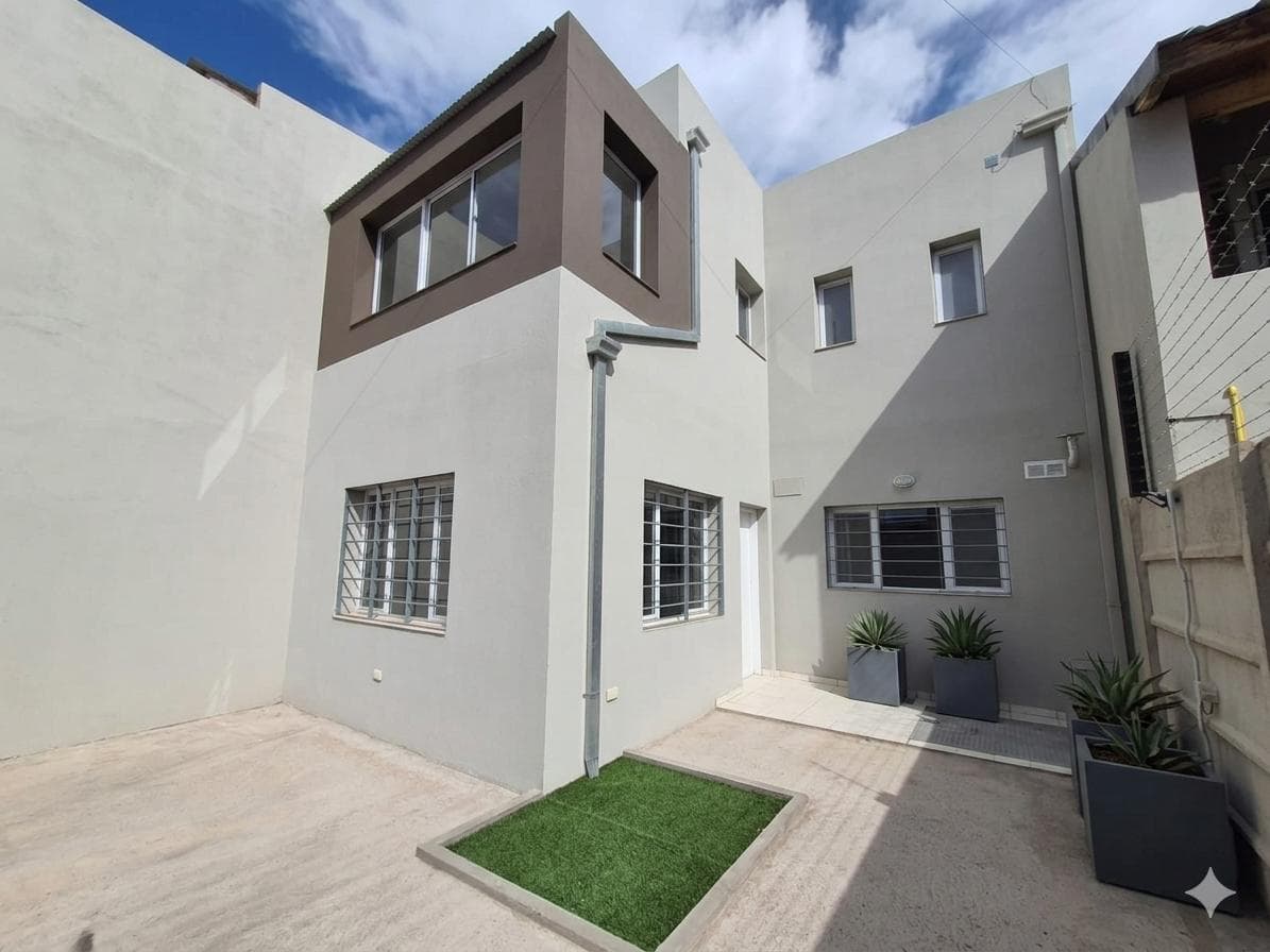 En Venta | Casa de 3 Dormitorios con Pileta | Barrio Terrazas del Neuquén | Neuquén - 1