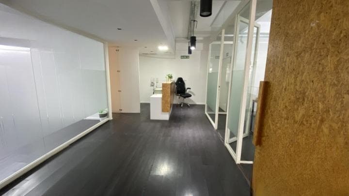 VENDE OFICINA SEMIPISO EN PLENO CENTRO - 1