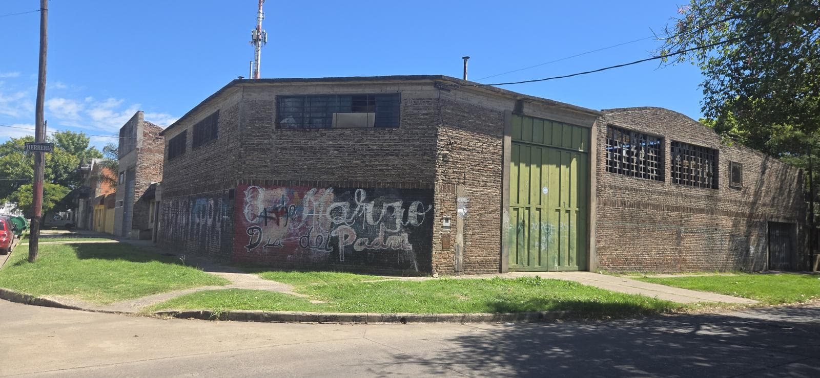 Venta Galpón Esquina Iriondo y Galvez a mts de Bv. 27 de Febrero Dos Galpones Juntos o Separados - 1