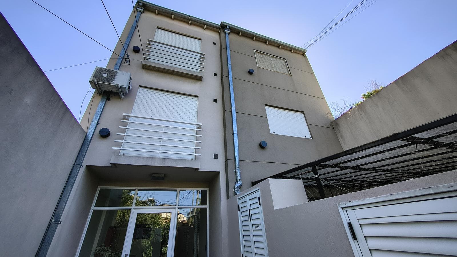 DEPARTAMENTO EN ALQUILER EN MORON SUR - MONOAMBIENTE DIVIDIDO - 1