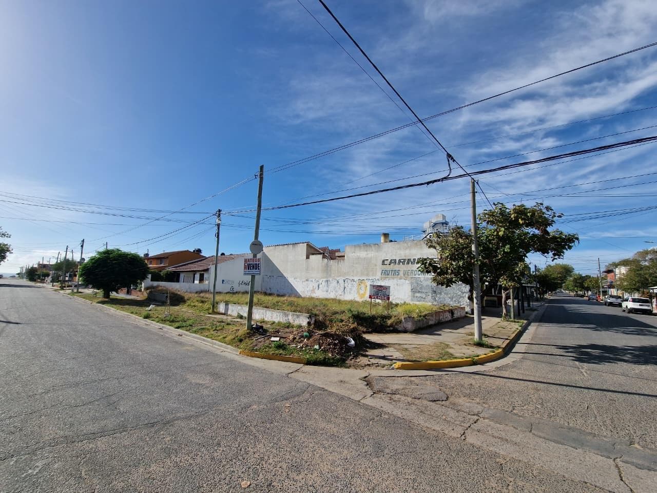 Terreno en Mar Del Tuyu sobre Avenida comercial - 1