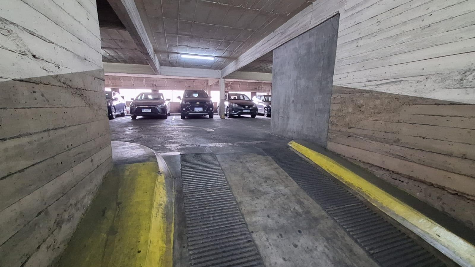 VENTA COCHERA FIJA Y CUBIERTA EN BELGRANO - 1