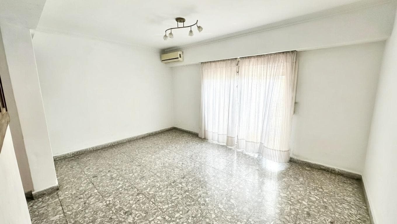 Venta Depto 3 ambientes con balcón al frente en Olivos - 1