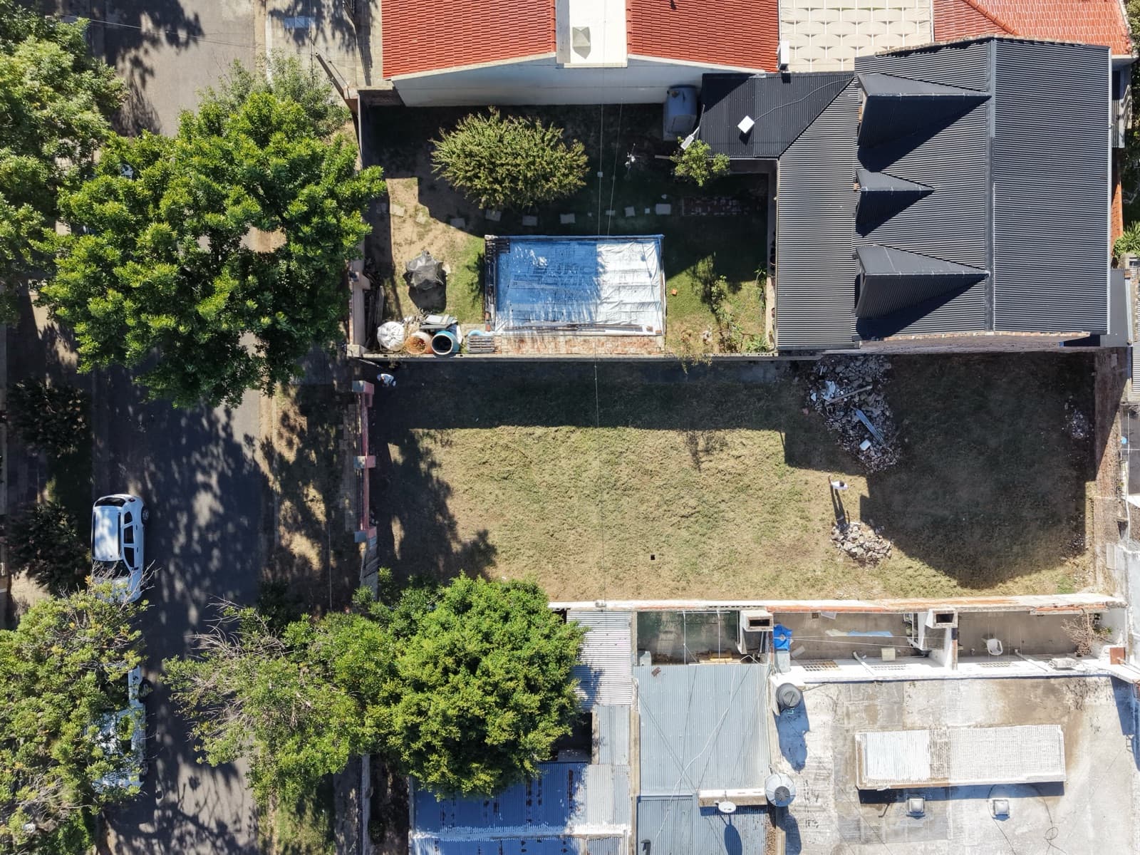 Terreno en venta en San Pedro con planos aprobados para casa moderna de 240 m² – Excelente ubicación - 1