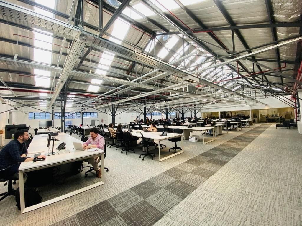 Edificio Comercial en Parque Patricios IMPECABLE! para entrar yaaa! - 1