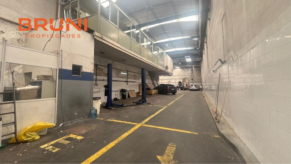 Venta Terreno / Galpón en Parque Chacabuco, Capital Federal - 1