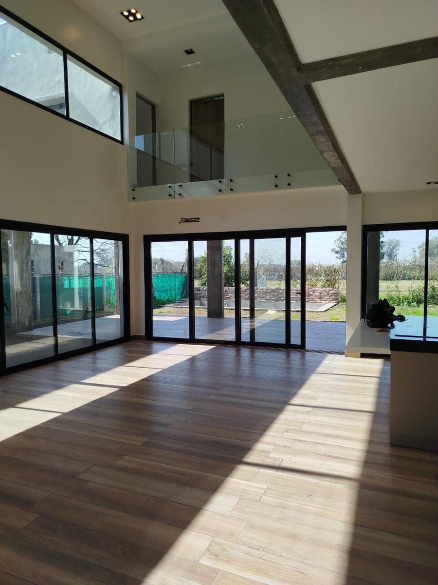 Imponente Casa en venta en La Reserva - 1