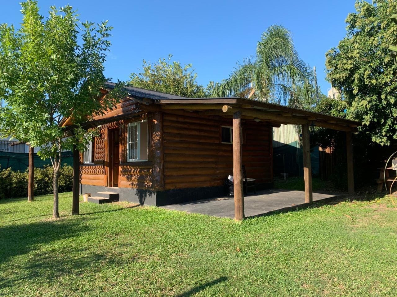 Cabaña en alquiler en Villa Zorraquín, con dos habitaciones, baño, cocina comedor, cochera. No se aceptan mascotas. Paga agua, tiene medidor de luz, ajuste trimestral por IPC, se certifican firmas.- - 1