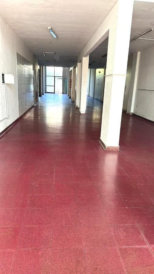 Local en alquiler, dos plantas, salon y oficinas - 1