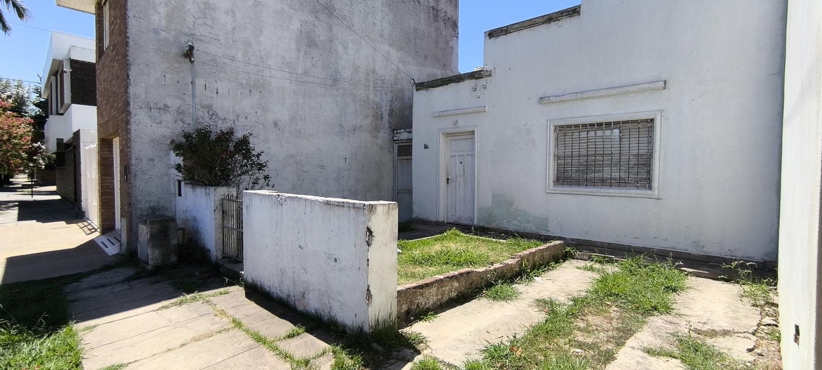 Casa en venta Berisso a reciclar | Lote 301 m² | Oportunidad real | Gran potencial - 1