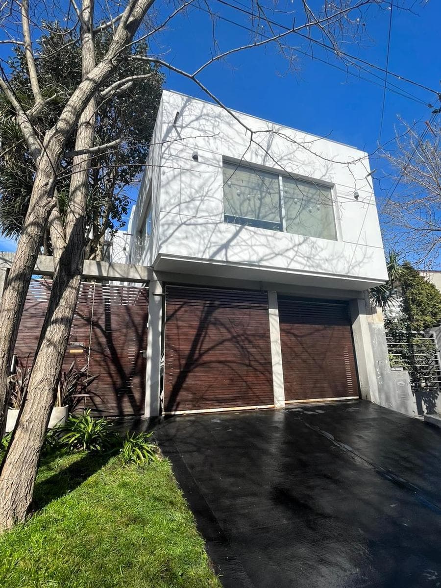 VENTA CASA MODERNA - 4 AMBIENTES - SAN CARLOS - 1