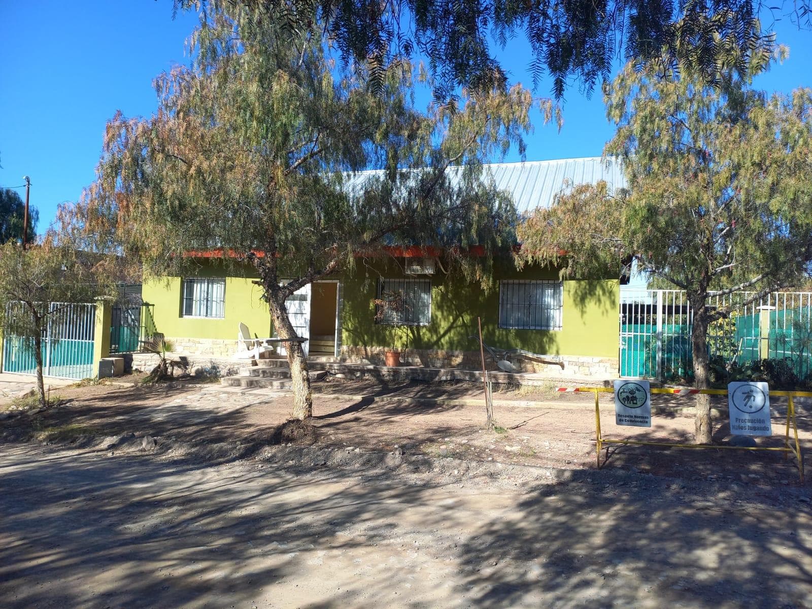 Casa en El Challao barrio privado nuevas quintas pileta climatizada cochera quincho - 1