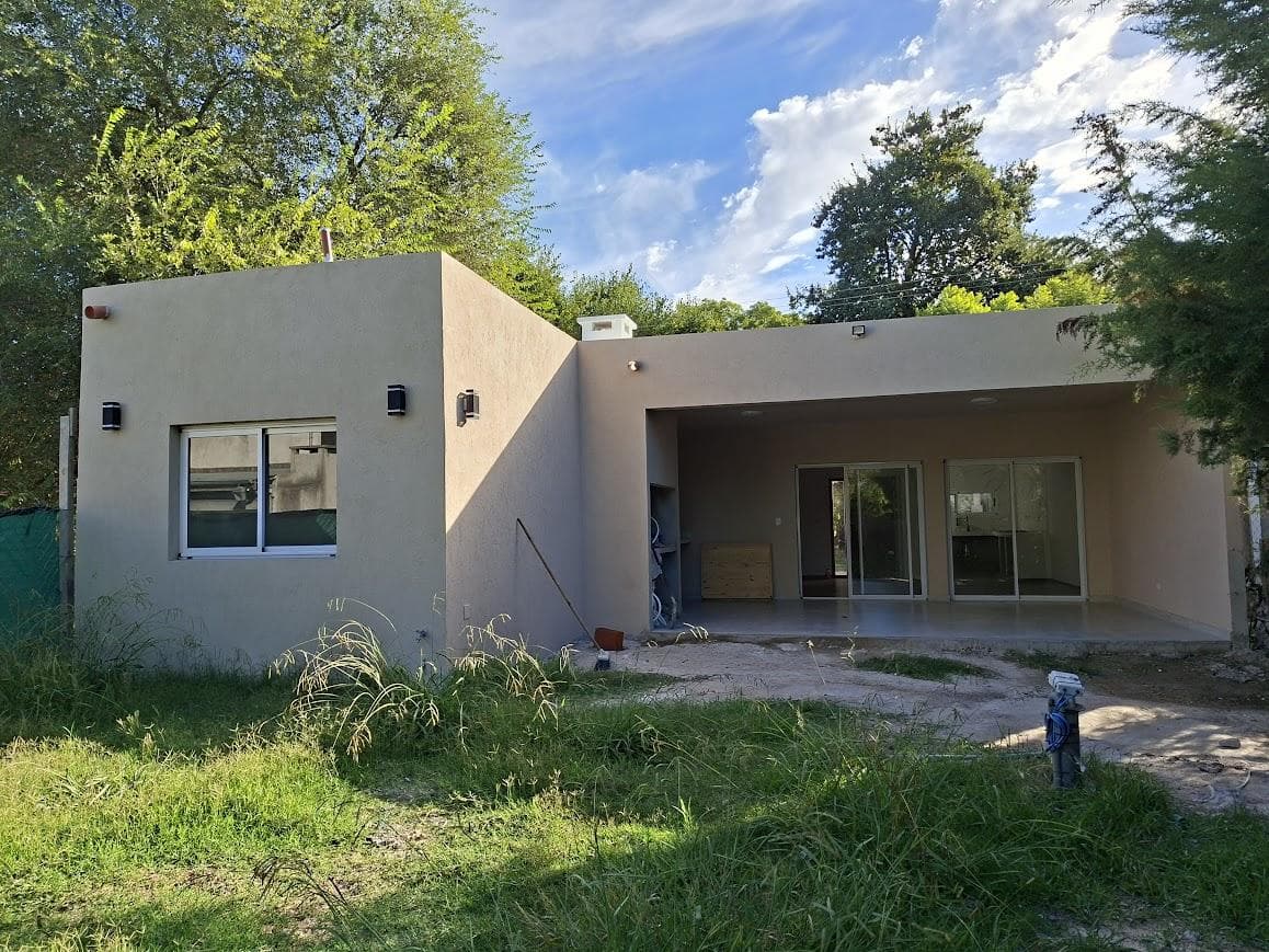 Casa DE 4 AMBIENTES EN LA MEJOR UBICACION DE LOMA VERDE - 1