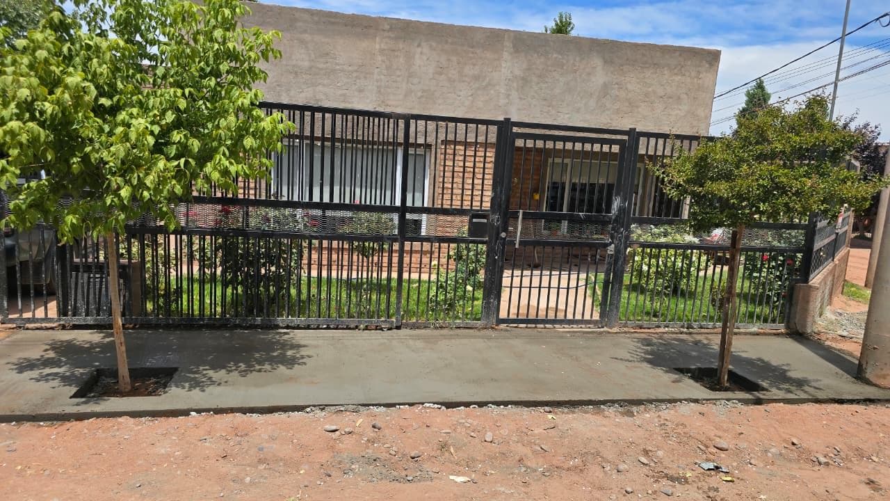 En Alquiler | Casa de 2 Dormitorios | Quincho | Ideal para Empresas - 1