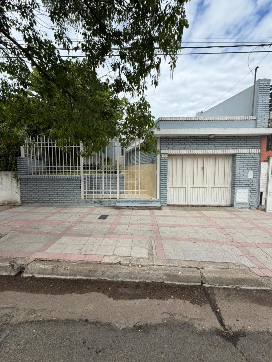 Excelente propiedad ubicada a metros de la Costanera de Paraná - 1