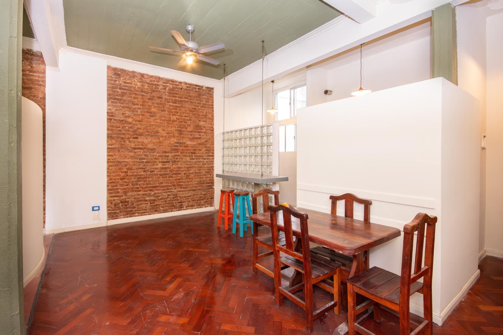 Venta Departamento en San Telmo 2 ambientes amplios segundo piso por escalera - 1