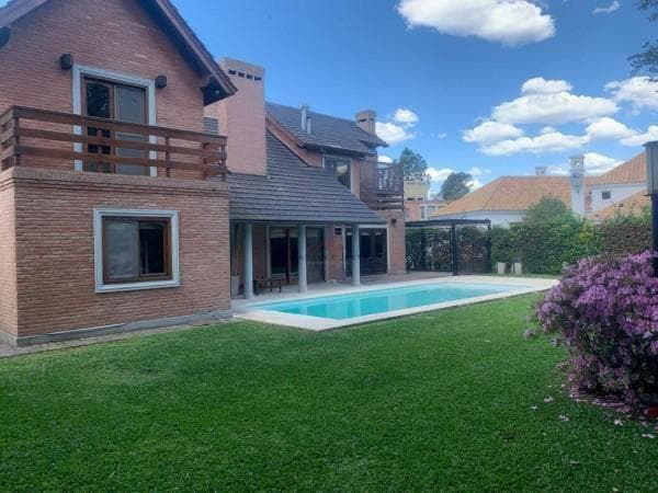 Casa amoblada en alquiler en La Deseada – Ezeiza | 5 amb. | Pileta y quincho - 1