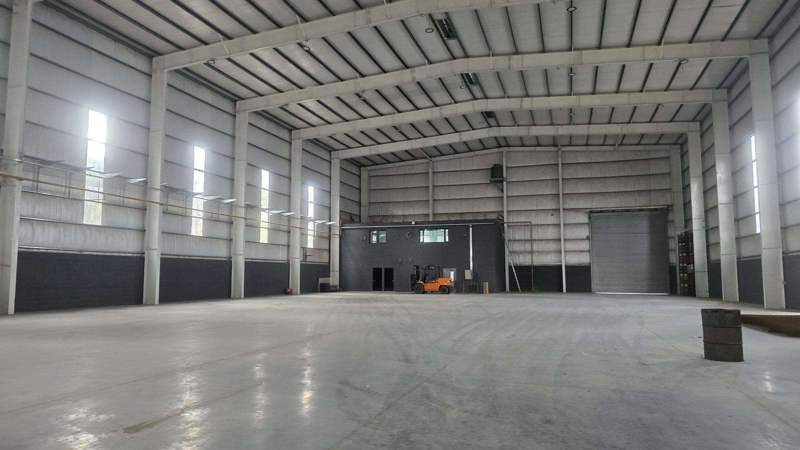 Nave Industrial 2000 m2 con gas industrial - 1