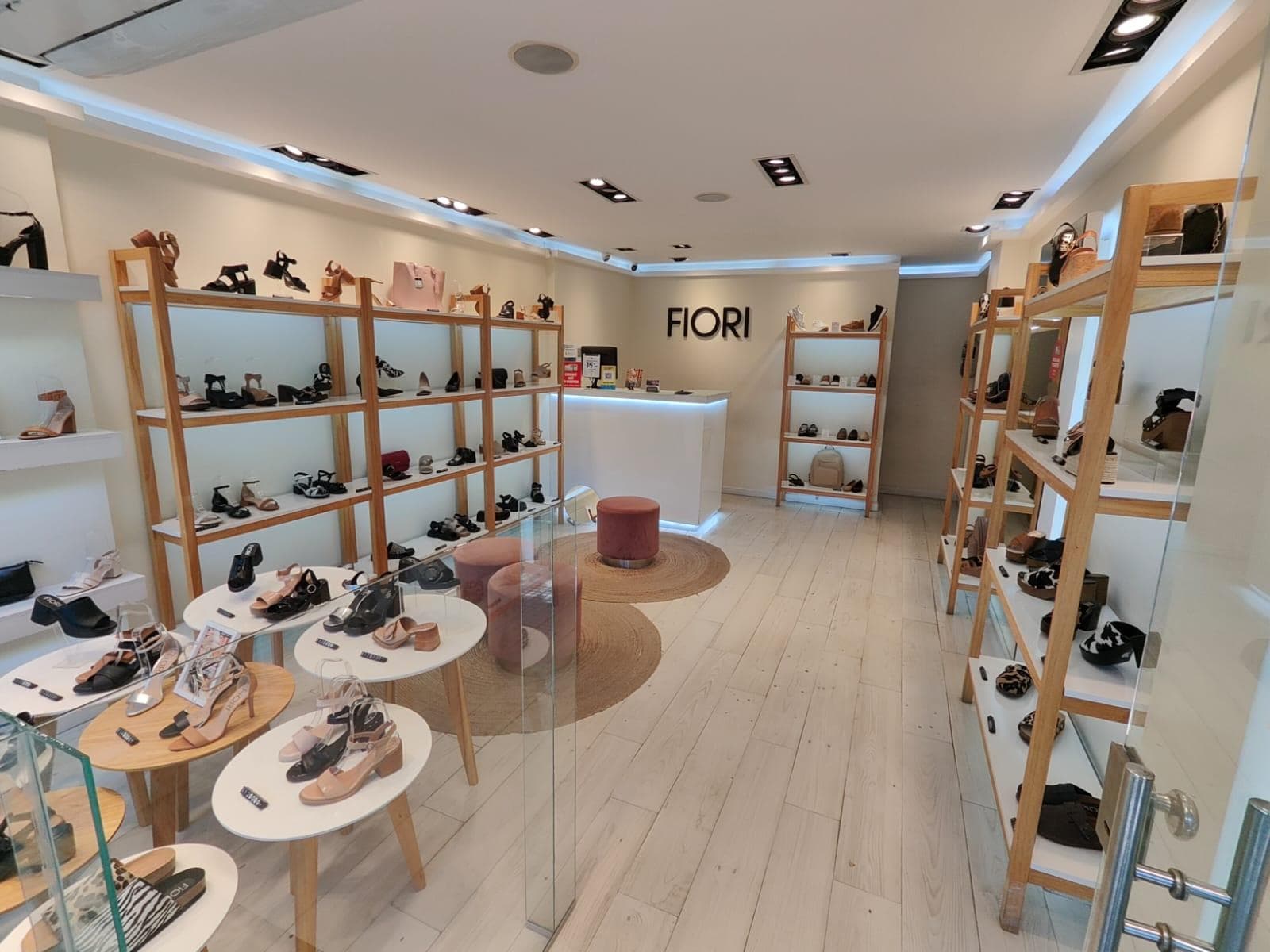 Local en alquiler. 42 mts. Apto todo rubro. Zona outlets. Aguirre al 700. Villa Crespo - 1