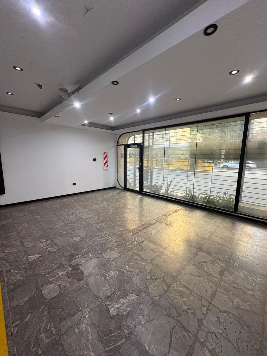 LOCAL EN ALQUILER. 122 MTS. SOTANO Y PATIO. APTO TODO RUBRO. AV. JUAN B. JUSTO 3800. PATERNAL - 1