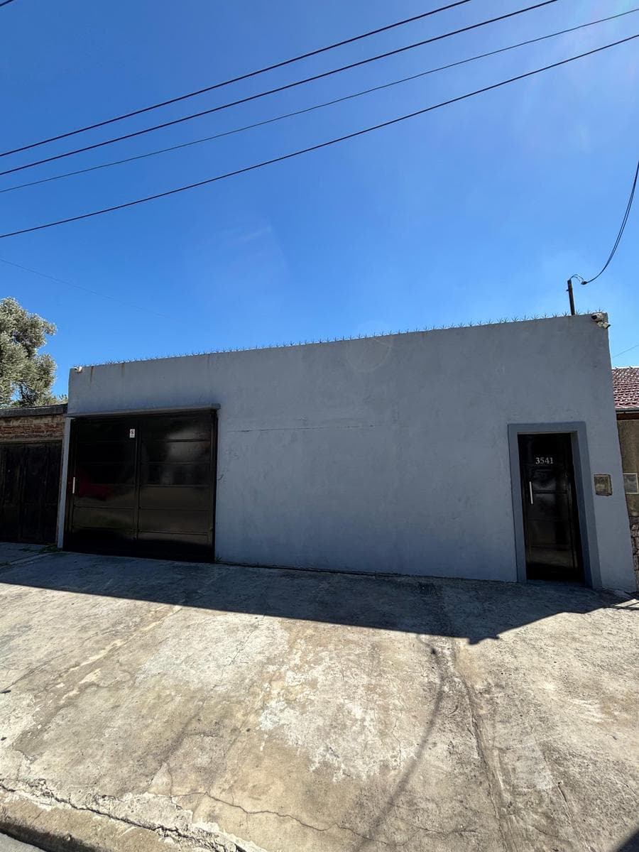 Galpón en alquiler de generosas dimesiones - 1