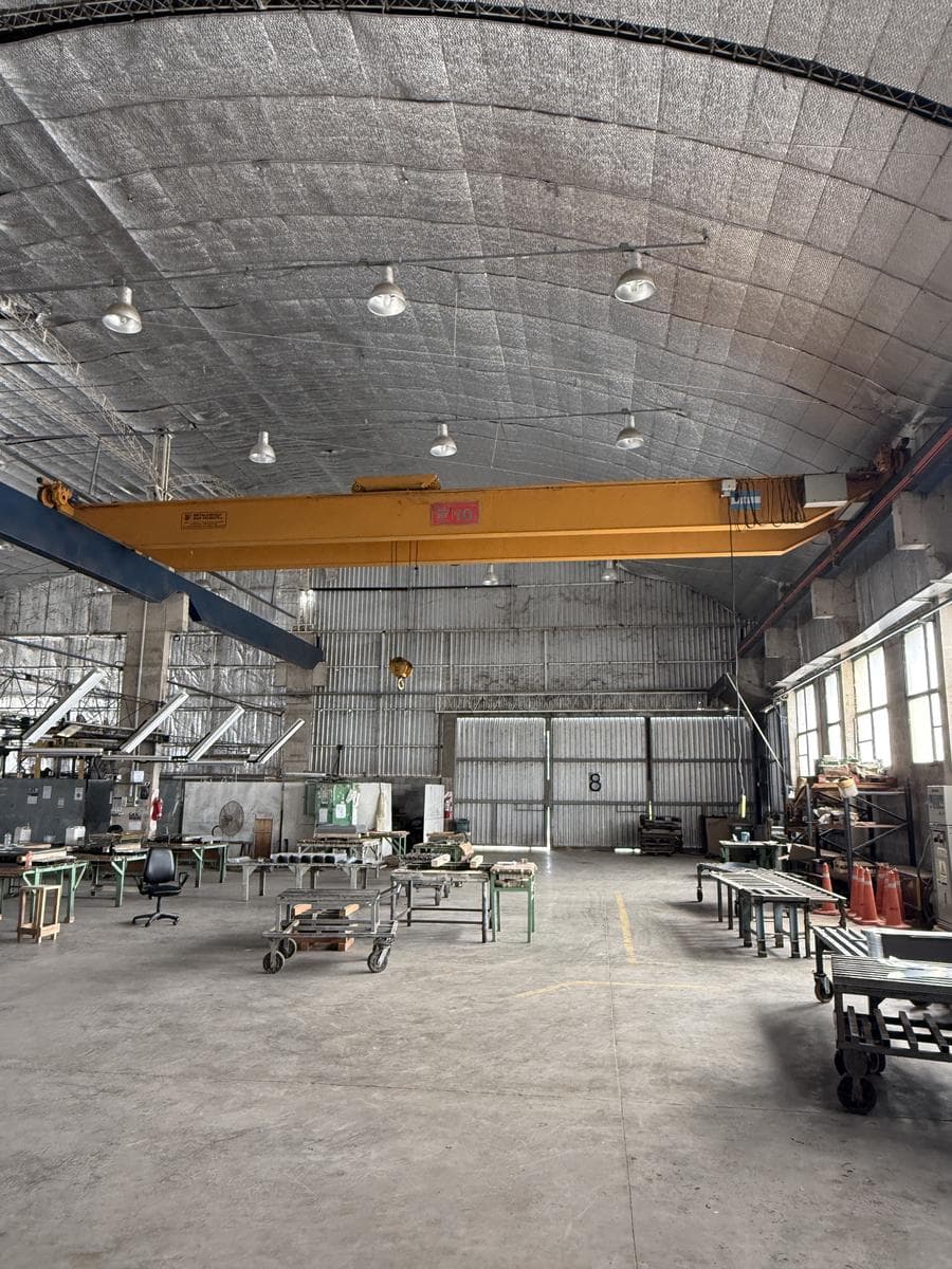EXC. GALPON INDUSTRIAL 1350 MTS CON OFICINAS Y COCHERAS - 1