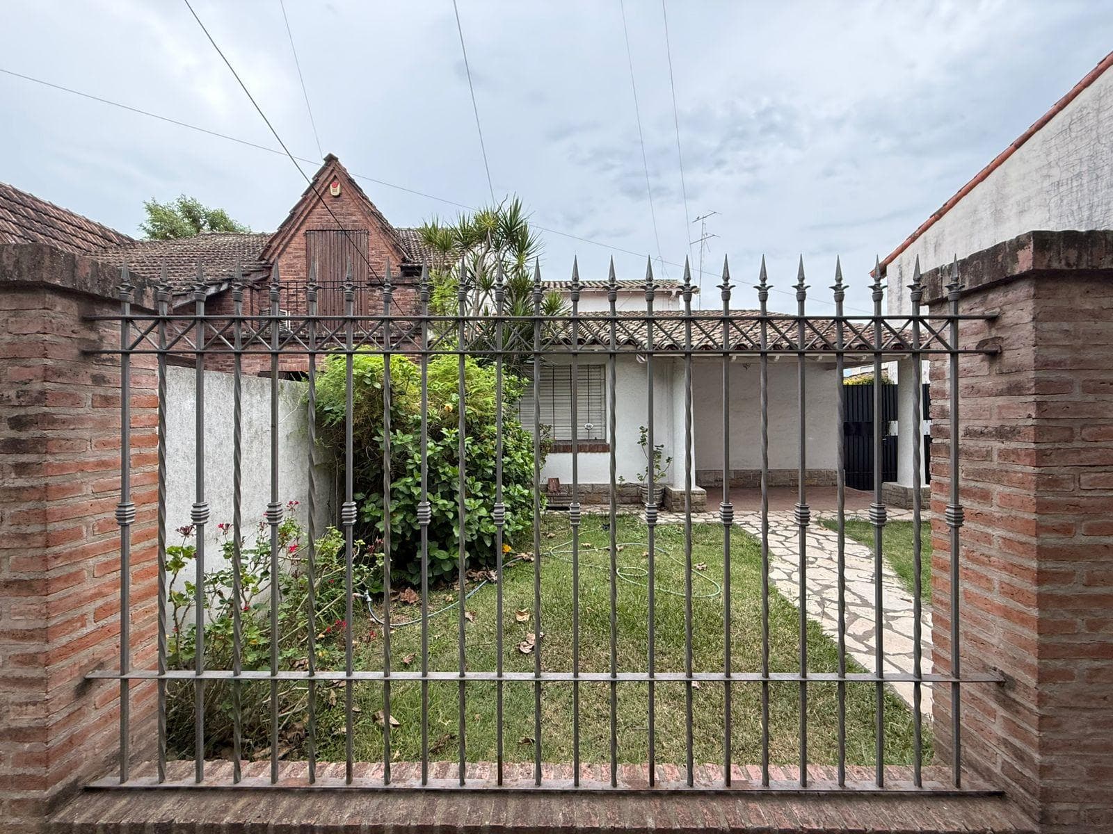 SE ALQUILA CASA PARA USO COMERCIAL O PROFESIONAL EN SAN MIGUEL - 1