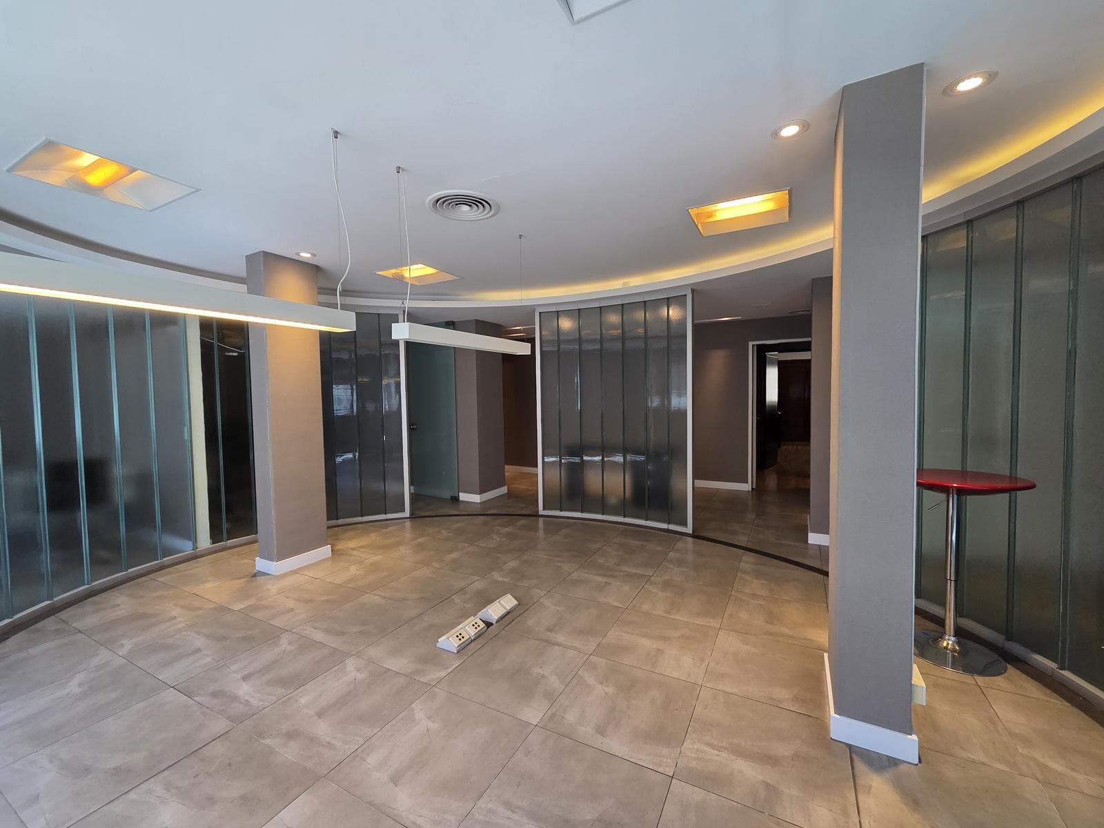 ALQUILER OFICINA MICROCENTRO: 300 M2 C/MUEBLES 7 DESPACHOS Y SALAS -APTO CONSULTORIOS - 1