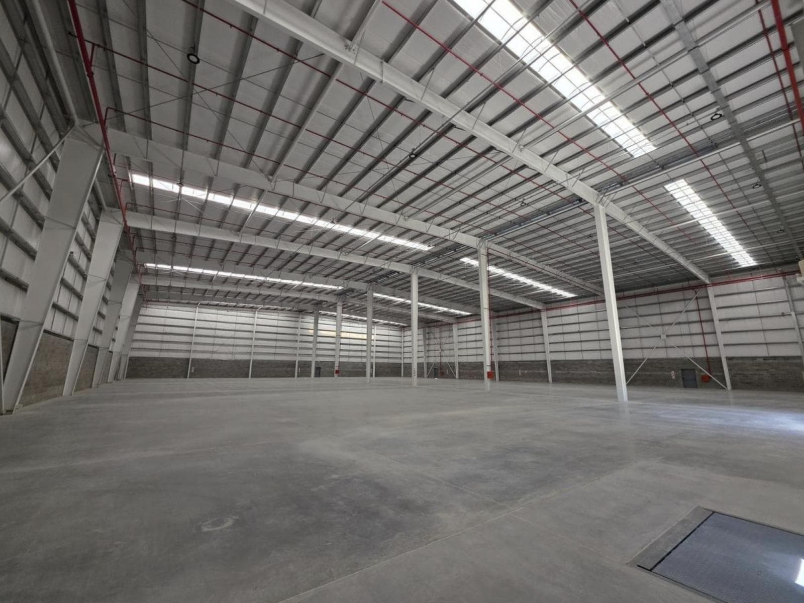 Galpón en Escobar en predio AAA con seguridad - 1