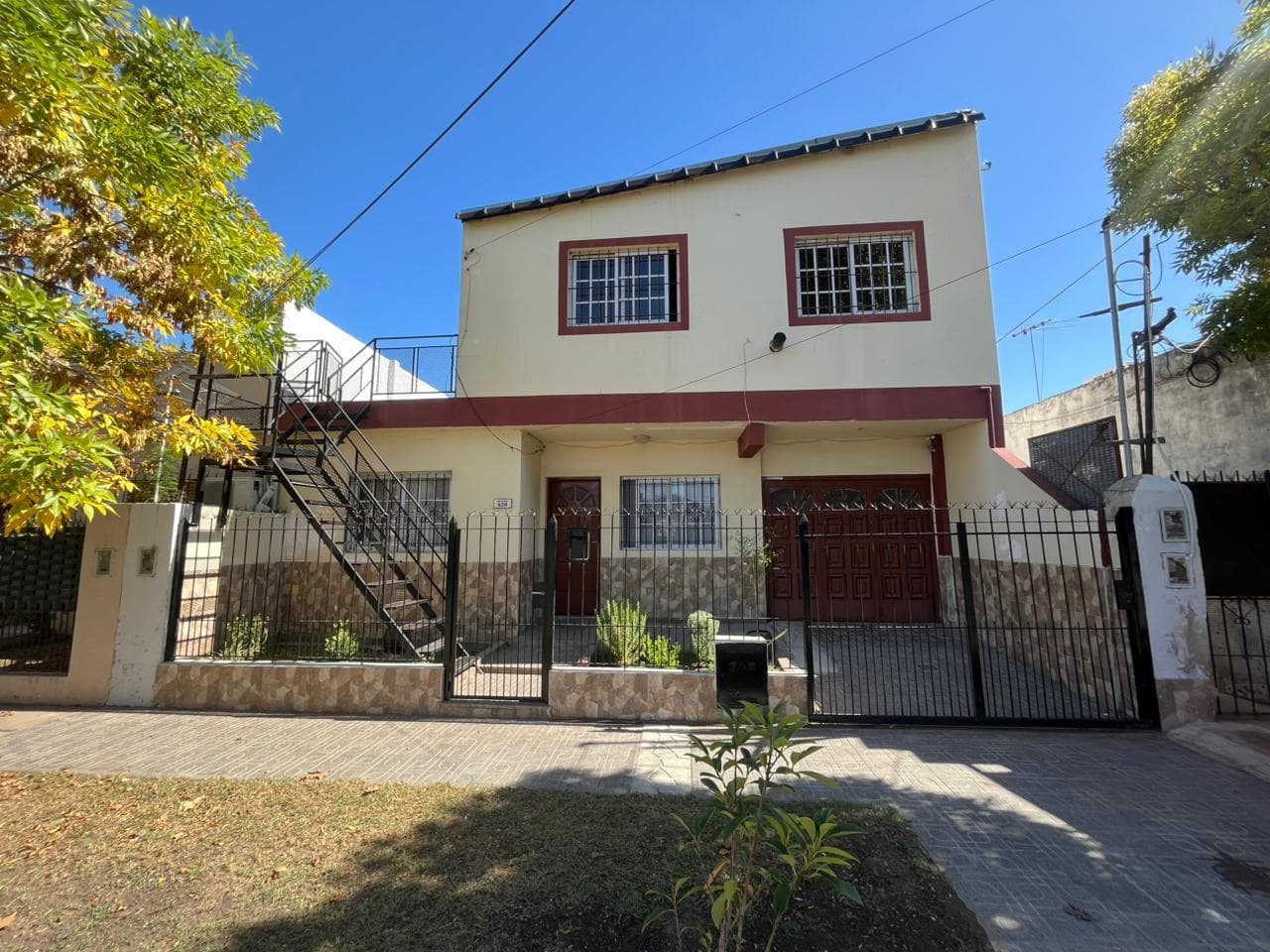 Casa en Merlo Sur Con Departamento - 1