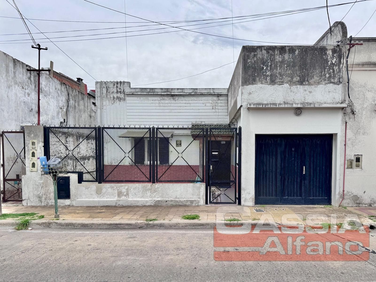 CASA LOTE PROPIO 2 DORMITORIOS, JARDIN, FONDO LIBRE Y GARAGE - 1