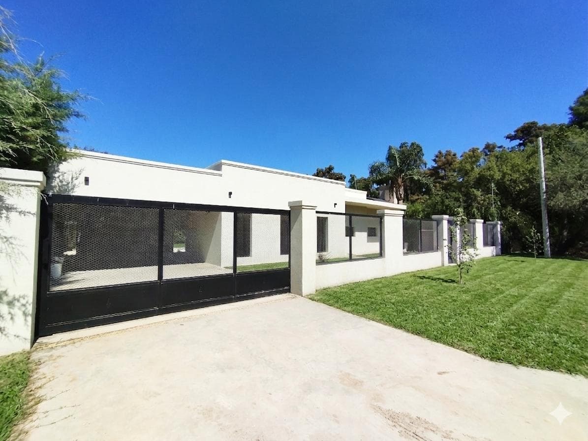 CASA 4 AMBIENTES EN VENTA EN LOMA VERDE ESCOBAR CON PISCINA Y JARDIN A ESTRENAR APTO CREDITO - 1