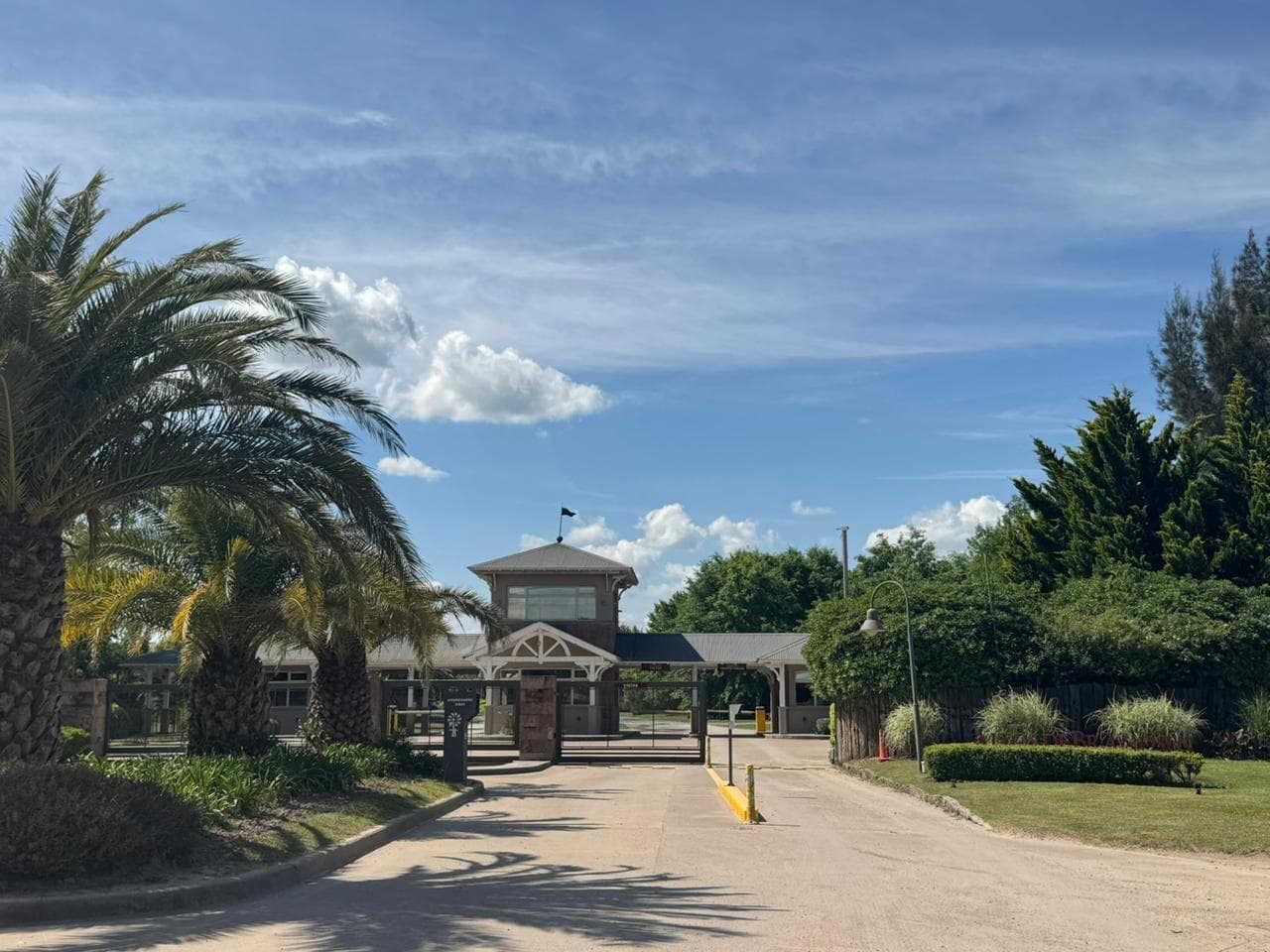 Terreno en Coronel Brandsen VENTA LOTE EN BARRIO CERRADO ALTOS DE BRANDSEN - 1