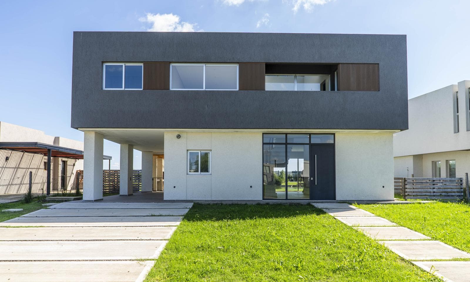 Casa en Venta 7 amb a la Laguna Barrio San Sebastian G.B.A Zona Norte - 1